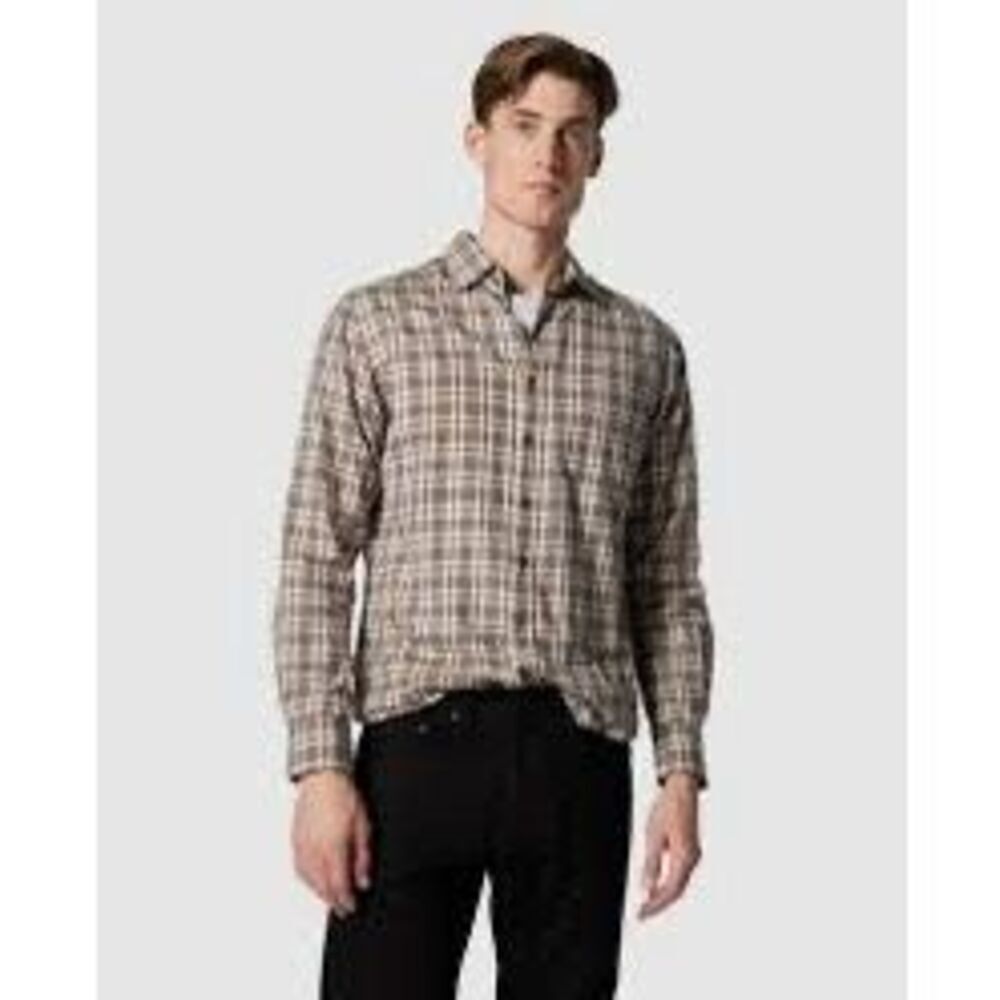 NWT Rudd & Gunn long-sleeved, button-down flannel men shirt. Features a brown, g